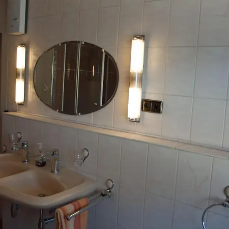 Arnold Apartment *
