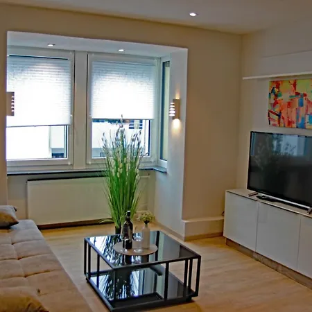Arnold Apartment *